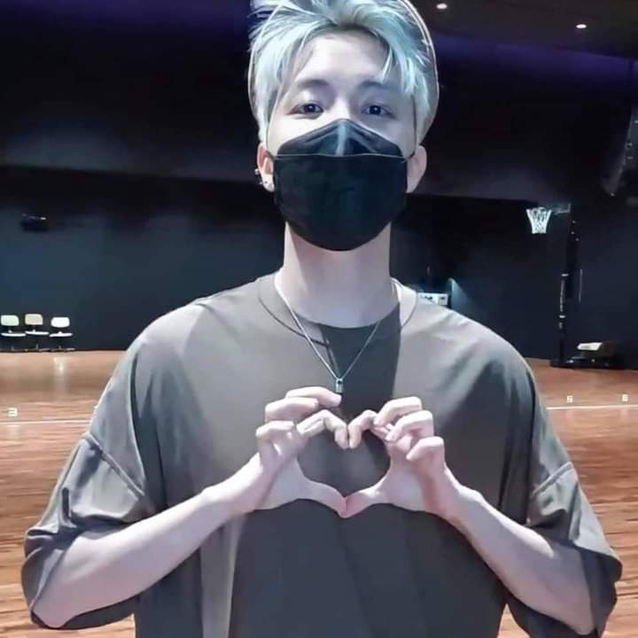 NaohmiiMB's tweet photo. #vacationforBTS
hoseok continues to light my day today and always 💜 https://t.co/htUq5Qbuuc
