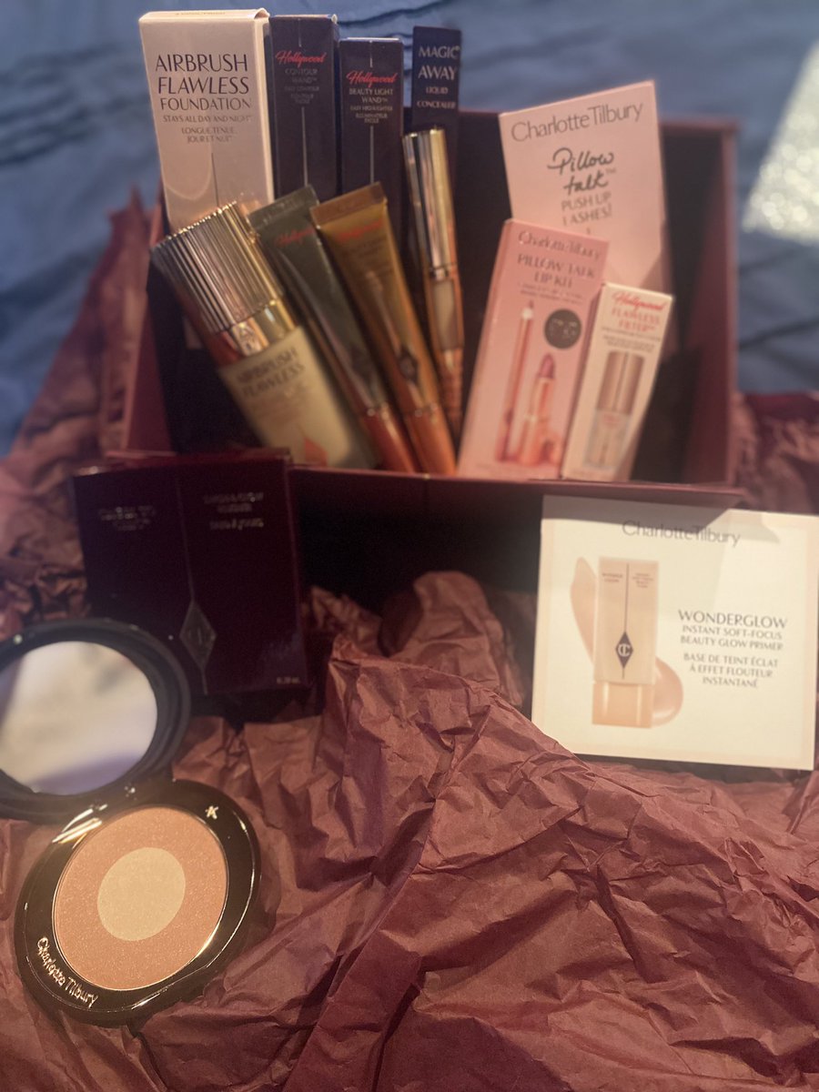 advisoraria's tweet photo. #charlottetilbury #makeuphaul can’t wait to try my gifts 😍🥰 https://t.co/IPOgYtVWY9