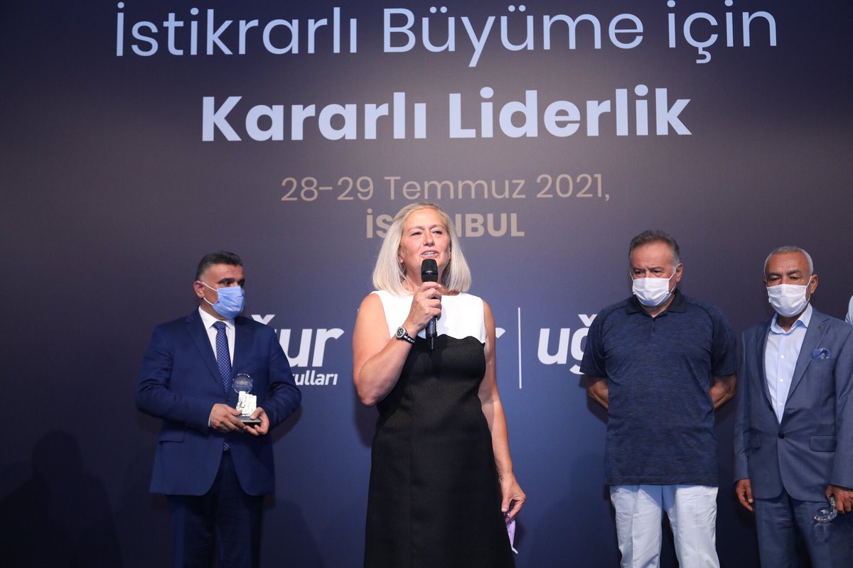 BUEK Kurucumuz Sn. @SemraYucel, ‘İstikrarlı Büyüme İçin Kararlı Liderlik’ toplantımızda kurucularımızla bir araya geldi.

“Markanız ve başarılarınızla gurur duyun”

#TürkiyeninEğitimGücüyüz