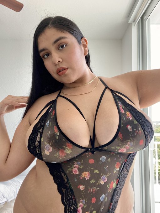 Vanessa Hinata | Pinup’s pics and videos