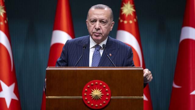 sevilaynuryksl's tweet photo. Cumhurbaşkanı Erdoğan, yangınlar sırasında hayatını kaybeden vatandaşlara Allah'tan rahmet dileyerek, yangından etkilenen bölgelerdeki halka geçmiş olsun temennilerini iletti. Erdoğan, devletin tüm imkanlarıyla seferber olduğunu söyledi. https://t.co/tg0mvut6Fk