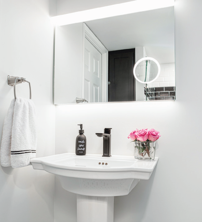THE  BATHROOM MAKEOVER DESIGN

When starting off with any renovation and  design it's always about creating a space the homeowner loves.

canadianhometrends.com/jacklynns-bath…