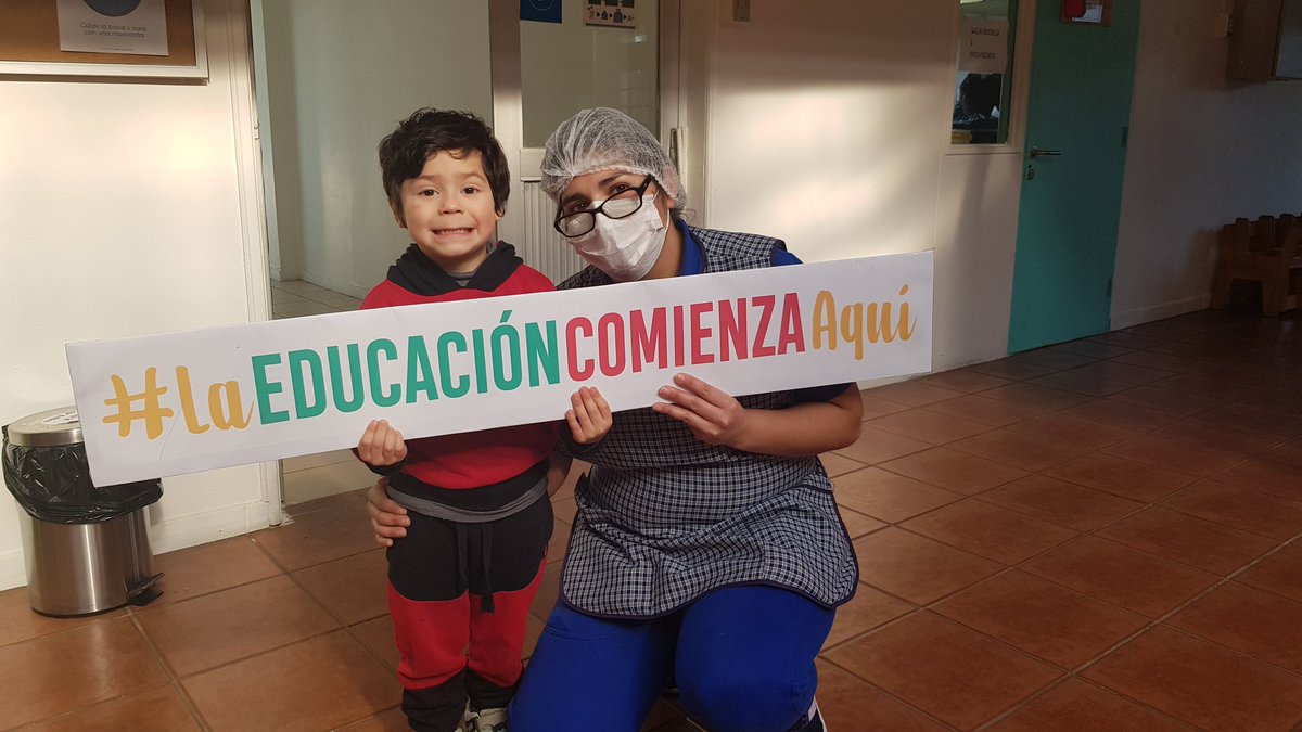 Nuestra dr <a href="/RecabalCarola/">Carolina Recabal Diaz</a> visitó en compañía de <a href="/PedroLamasG/">Pedro Omar Lamas</a>, seremi <a href="/vocerialosrios/">Vocería de Gobierno Los Ríos</a> al equipo pedagógico del Jardín "Carrusel" de #Valdivia para compartir en el retorno a este segundo semestre. ¡Felicitamos al equipo por su compromiso y vocación con los 🧒👧 de la comuna! 👏