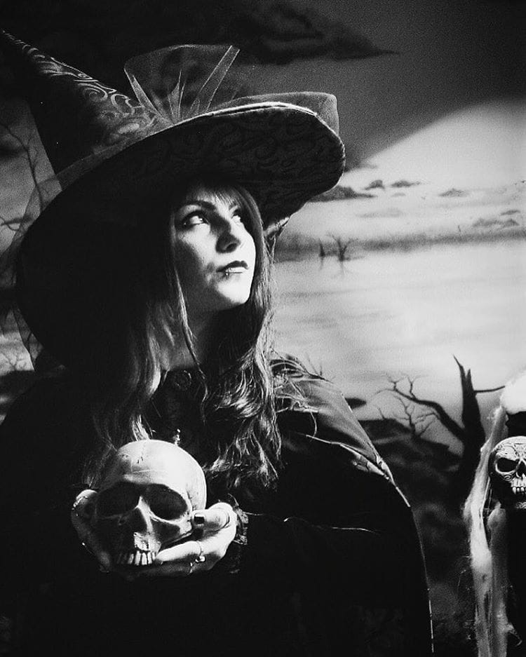 Married2Solmate's tweet image. Good afternoon handsome!!! I am smiling now as my day just became more beautiful than ever💋I wish you a Thor's day that is just as amazing as you are my love...I love you too baby🖤Smile and stay wonderful handsome man of mine🦋🖤🦋🐺🌻🐻 #AMF #ILU2 #Forever 🦋💋✨💫