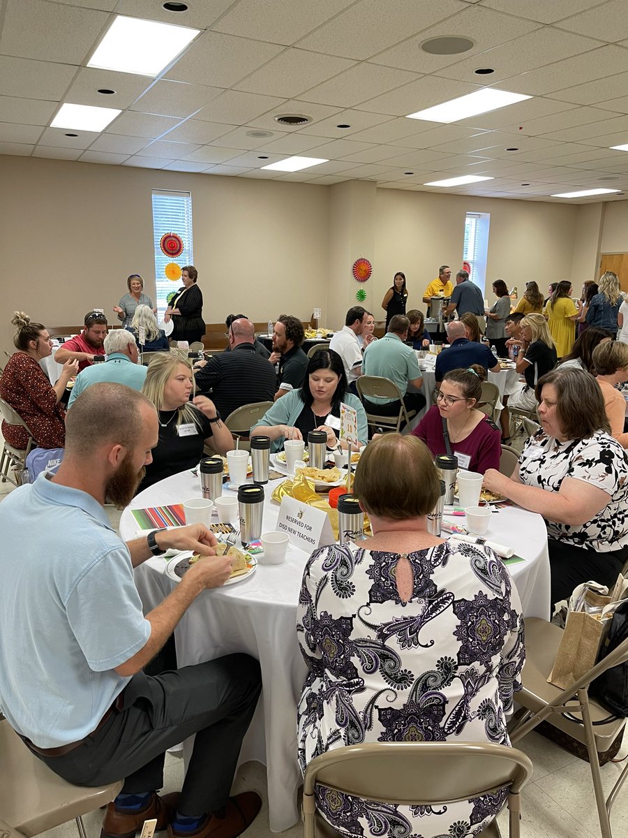 DISDDirector's tweet photo. What a fun time was had by all at our New Teacher Luncheon! We have the BEST community support! 🐝👊🏼 @cityofdenison @DenisonChamber @DenisonTX https://t.co/reTKCaOdJp