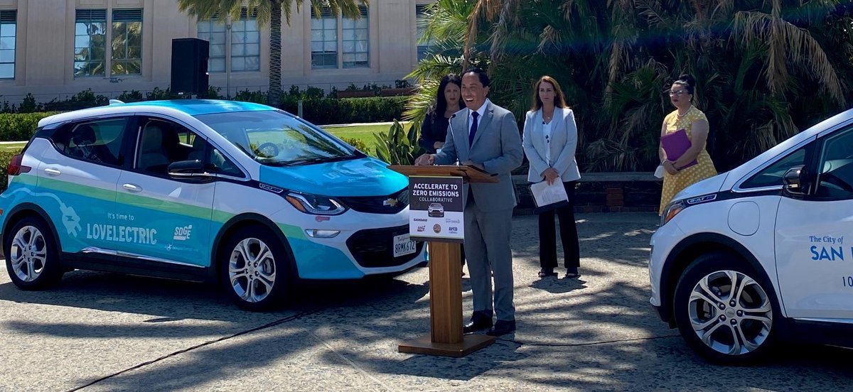 MayorToddGloria's tweet photo. Regional collaboration is essential to meeting our climate action goals. The City is proud to join @SANDAG, @SanDiegoCounty, @sdapcd and @SDGE for Accelerate to Zero -- a partnership to curb air pollution and climate change through zero-emission transportation. #ForAllofUs https://t.co/ObLL4BmyPQ