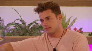 loveislandxo_'s tweet photo. Liam in his head        Liam in reality 
 #loveisland https://t.co/7SO5X5whg1
