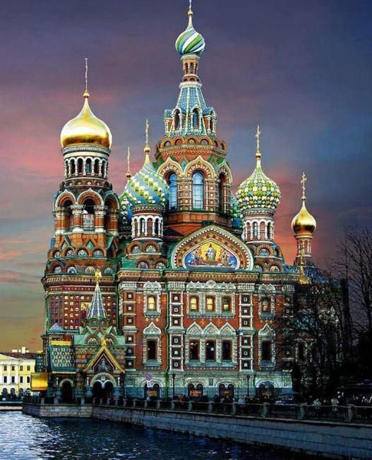 #kremlin is the pearl &amp; heart of #Moscow.
It was founded in 1147 as a fortification by prince Yuri Dolgorik.
The kremlin was destroyed &amp; rebuilt many time through history. 
#Russia is a land of wonder &amp; one of most visited country in the world.