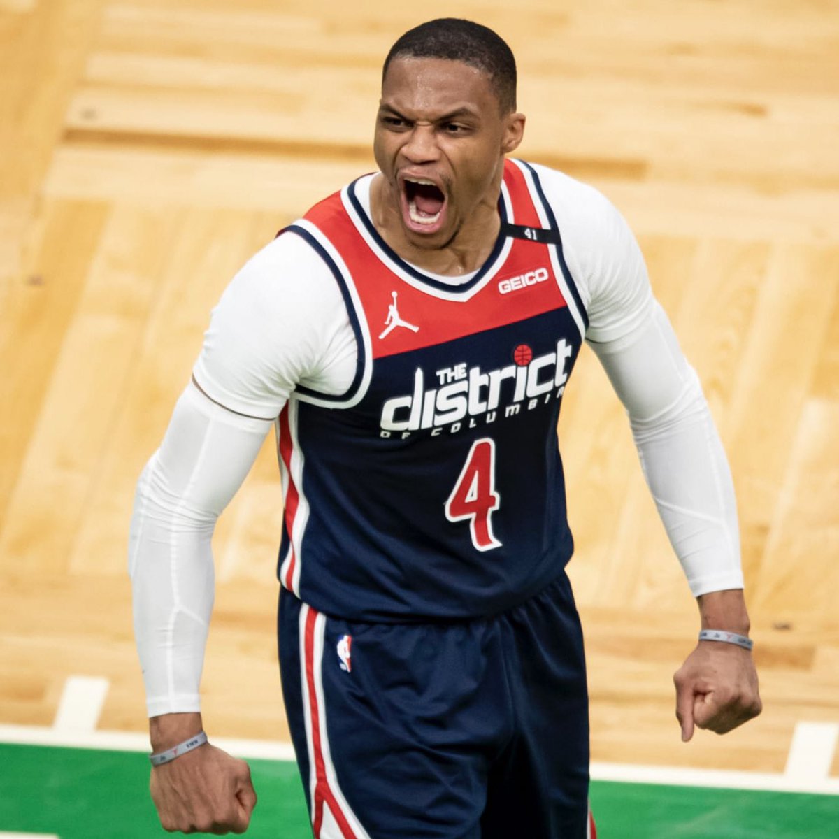 CourtSKingdom's tweet photo. RUSSELL WESTBROOK IS HEADED TO THE LAKERS 😱

(via @ShamsCharania) https://t.co/KqoQcXZicB