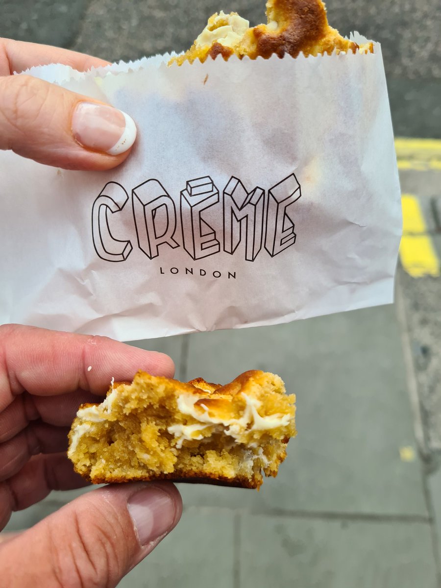 jimnoakes's tweet photo. Best photo of the day tho. Been far too long since I caught up with Sarah. She does good London. (Including best cookies ever!) #thankslondon https://t.co/bIZE3BRIW9