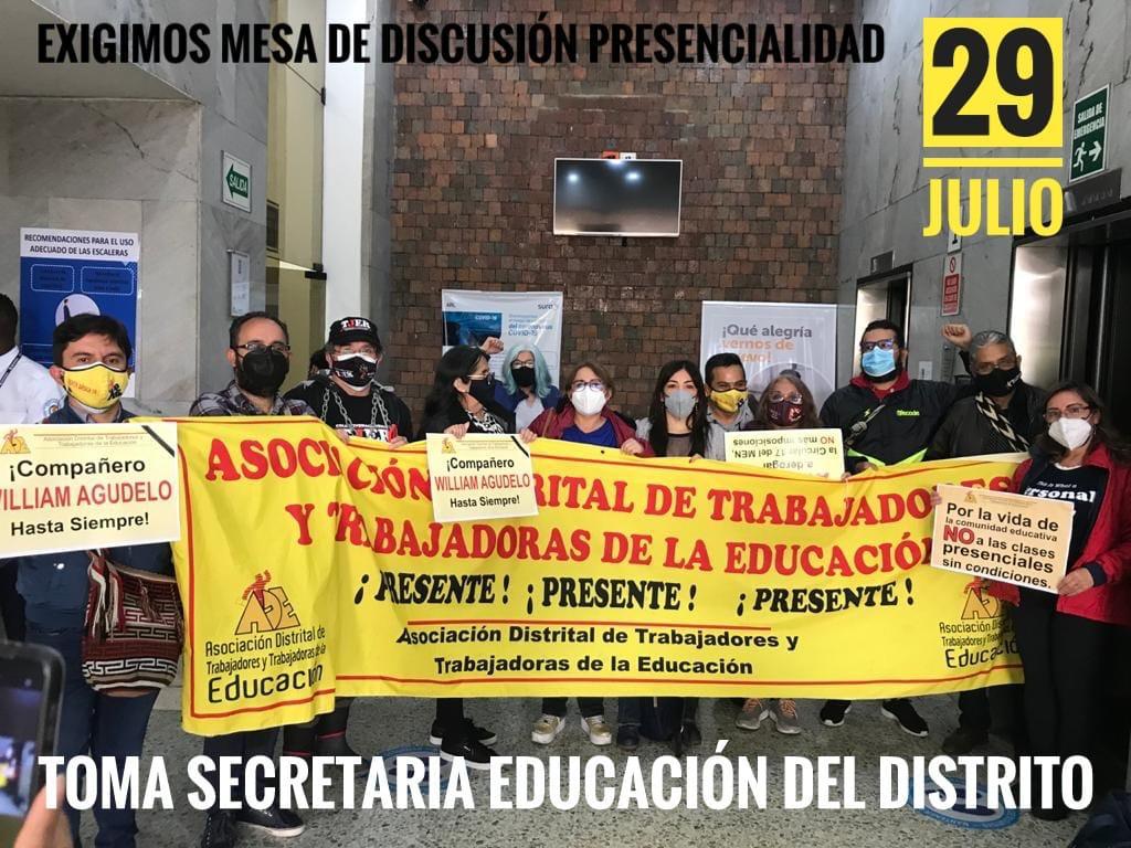 GonzaloPuin's tweet photo. @ClaudiaLopez sale a decir en el tiempo que "los profesores de la ADE prefieren ir a marchar que a trabajar", raro que ahora cuando es alcaldesa se olvide del apoyo que busco y acepto de ellos, y que el 72 % de los docentes están asistiendo, pues claro obligados por 777 y  C. 18. https://t.co/PtEVO1j9Q3