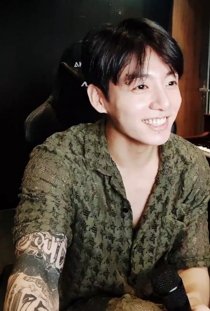 BTS_BTS1222's tweet photo. اعشقك اعشقك 💗💗#JUNGKOOK https://t.co/ZeNJMu04z8