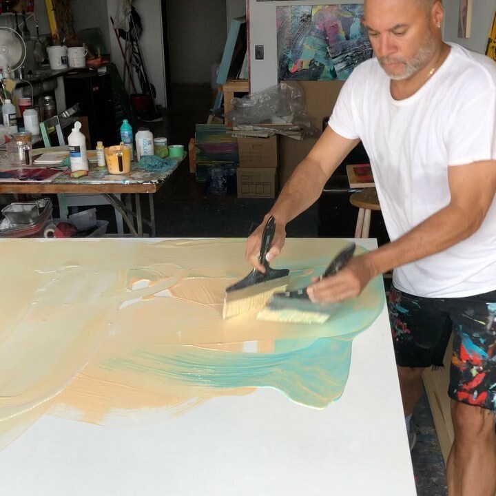 It is a beautiful sunny day in the studio,  mixing 2 colours of gesso. 
2 hands. 2 colours.
#workinprogress 
#abstractart 
#Skeir instagr.am/p/CR7P9-YACme/