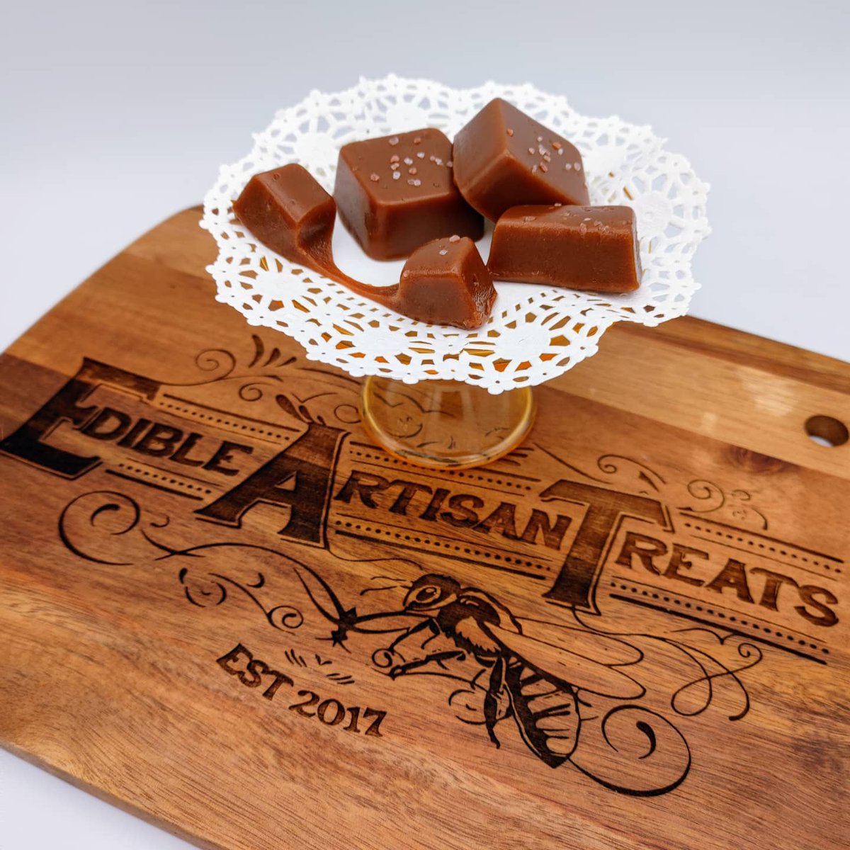 LegalWeedSeries's tweet photo. Have you tried our award winning pink Himalayan salt caramels? #EdibleArtisanTreats #EATsTreats #EATsFam #EATs @13FoldsMagazine @SnoopDogg @Sethrogen @joerogan @cheechandchong @tommychong @CheechMarin @CoralReefer420 https://t.co/jd1JRj8uHN