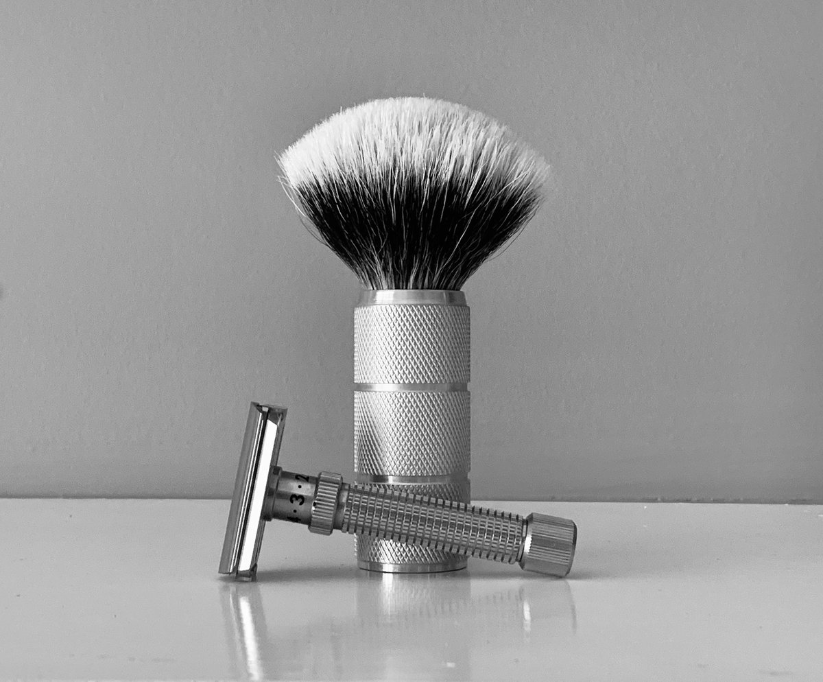 lclint64's tweet photo. #SOTD @RazorEmporium MrEE #4 brush &amp; Godrej Menthol Mist shave cream. https://t.co/B3Gwxnyhr4