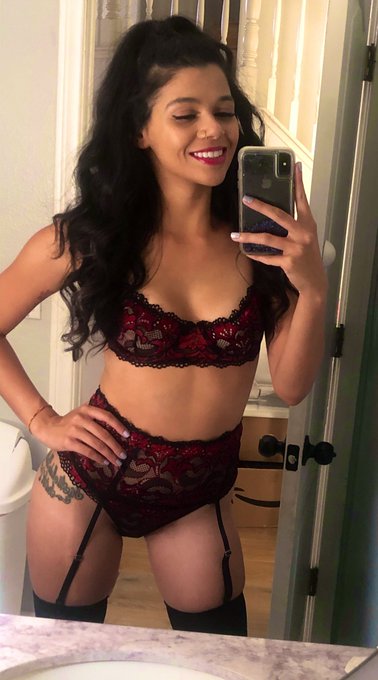 ❤️🖤❤️🖤 https://t.co/kE0N27iYRQ