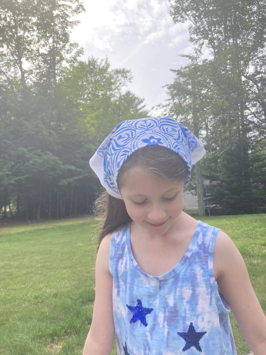 My little one wearing the beautiful #MarieCurie #MPC2021 bandana 💜
So happy to support this wonderful charity, and all of the amazing charity partners of @MyPeakChallenge 
@SamHeughan