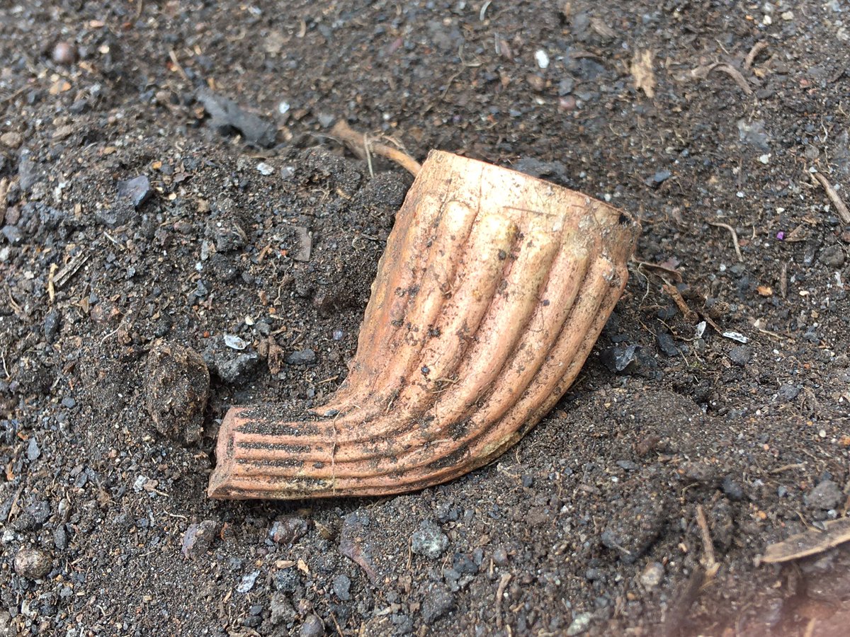 AdamAdvanced's tweet photo. Fantastic pipe found locally!! #mudlark #mudlarking #claypipe https://t.co/FX1UjRbWQE