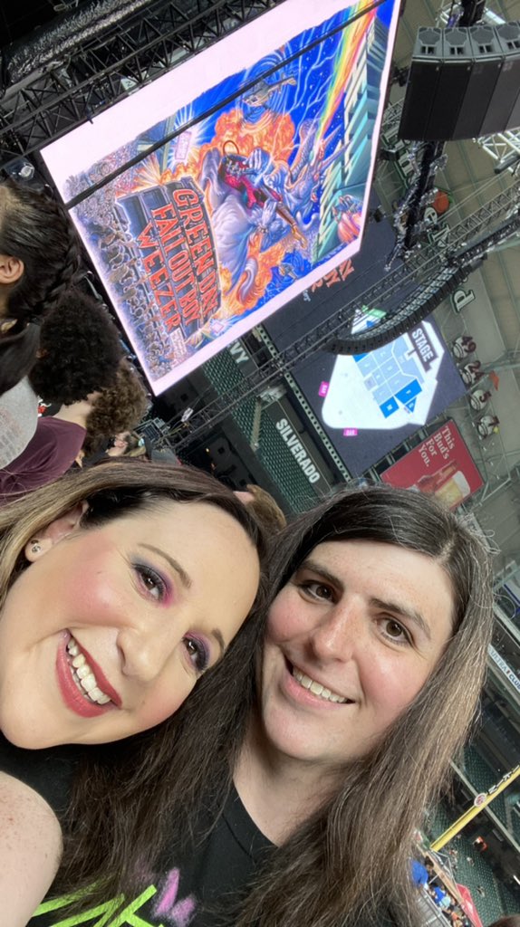 So exciting to be back in our concert mode! 
#minutemaidpark #houston #weezer #falloutboy #greenday #HellaMegaTour #inthepit #dateyourspouse @its_knott_OK