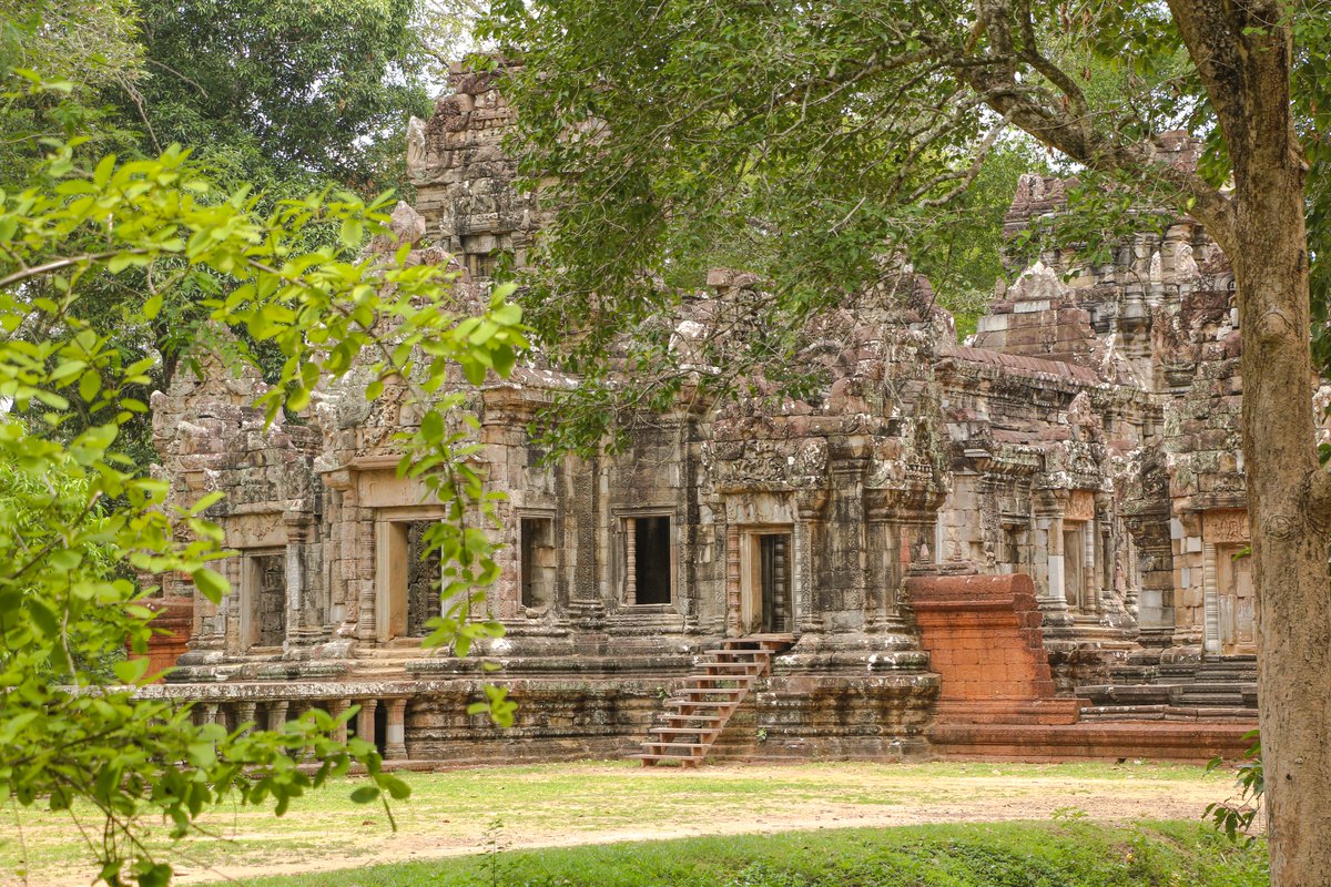 AngkorTrinity's tweet photo. Come alone, with friends or family, everything here seems so at ease with nature and purified mind to the divine architecture, making every single journey counts into blissful moment, home of heavenly beautiful space.
🇰🇭🌺Bon voyage🌺🇰🇭!
#Wheretovisit | #PrasatChauSayTevoda | https://t.co/vw7OoQvGek