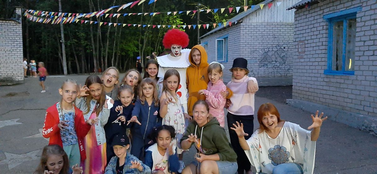 Ребята из смены "Действуй. Созидай. Отдыхай" побывали в гостях у сказки. Яркие образы, изумительные костюмы, потрясающая актерская игра и, конечно же, счастливый финал - вот что ждало участников этого действа! Браво, ребята! 
<a href="/depsamobr63/">Департамент образования Администрации г.о. Самара</a> 
<a href="/cevdmsamara/">МБУ ДО ЦЭВДМ г.о.Самара</a>