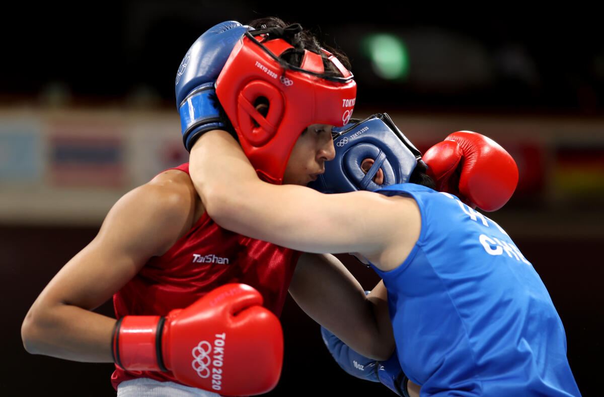 sportstarweb's tweet photo. Monstrous from Lovlina Borgohain! 👊👊

She assures herself of an #Olympic medal with a 4-1 win over Chinese Taipei's Chen Nien-chin!

LIVE blog: https://t.co/LDs0dxtXWJ
#TeamIndia | #Tokyo2020 https://t.co/yrF8yn1GZf