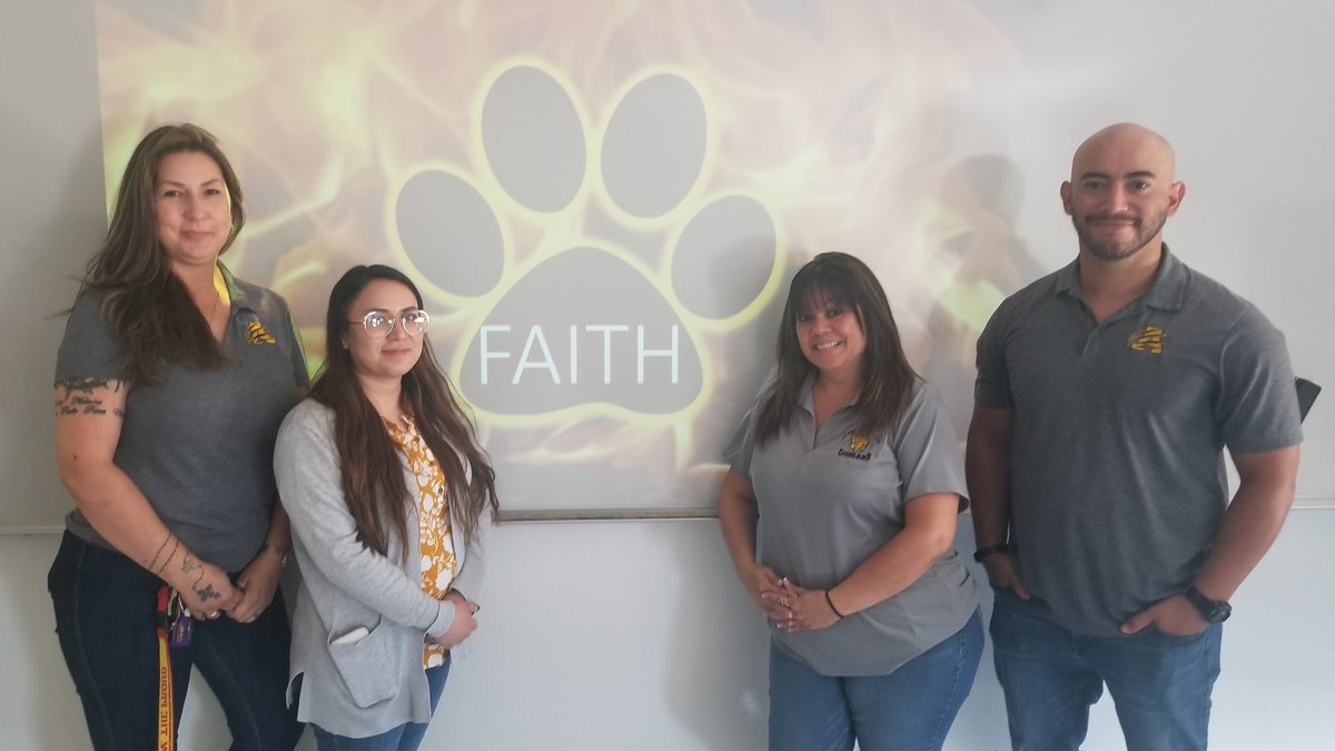 CSaucedo_AMS's tweet photo. FAITH is what drives this Yellow House Team!!🖤💛🐾#ReigniteOurPurpose @HAntwine_MS
@MChavez_AMS @RMarquez_AMS 

@LDominguez_AMS @AMena_AMS @MGrijalva_AMS @CSaucedo_AMS https://t.co/B2guRozBHm