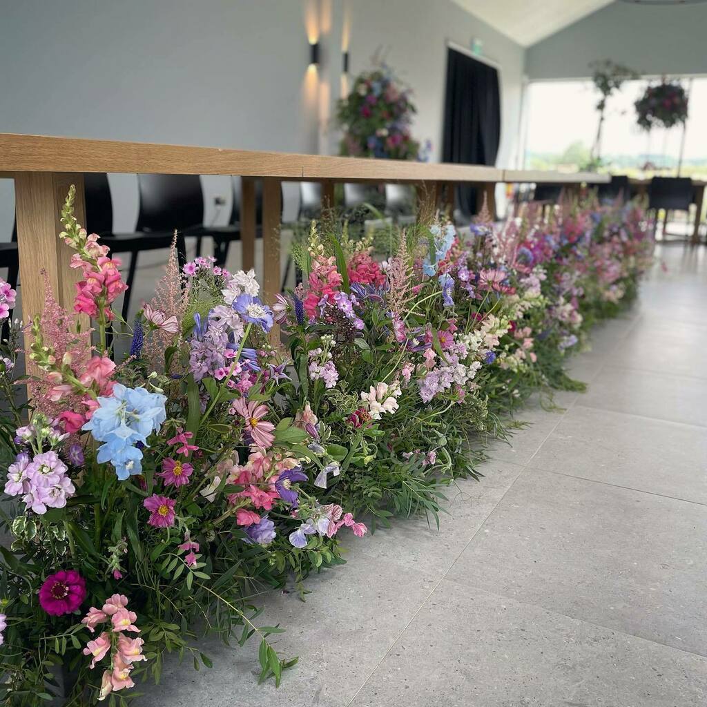 Jennyfleur22's tweet photo. Meadows for miles! There’s top table  flowers and then there’s TOP table flowers! Loved creating these meadows for Kate &amp; Will’s wedding @crumplebury today, huge congratulations to you both. We used individual meadows down the aisle for the ceremony then… https://t.co/KvfClfnE90 https://t.co/UhJsFrSkAj