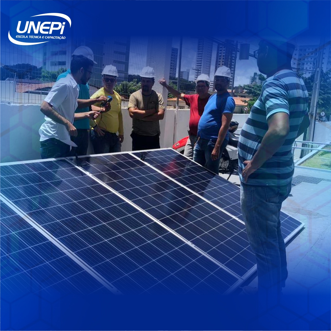 #TBT do curso de Instalador de Sistemas Fotovoltaicos para dizer que estamos com matrículas abertas para o curso ✅

🗓 Dias do curso: 27, 28 e 29 de agosto;
👨‍🏫 Modalidade: Presencial.

Seja um profissional de sucesso no mercado que mais cresce no mundo!