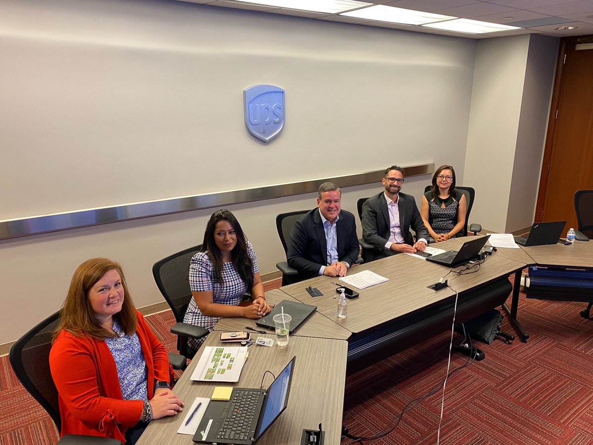 Maribelb05's tweet photo. What an awesome @CrecerUPSers TownHall and Fireside Chat with our CEO @CarolBTome. Thank you to all the @UPSers and Crecer members that join. Stay tune! We have some amazing events, trainings, and community engagements coming up. #juntosimparables https://t.co/3nUPIr2AYj