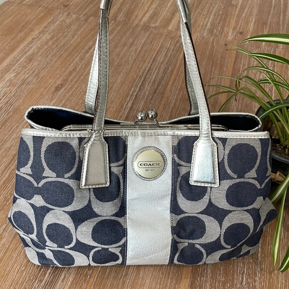 dnoern's tweet image. So good I had to share! Check out all the items I'm loving on @Poshmarkapp #poshmark #fashion #style #shopmycloset #coach #incinternationalconcepts: posh.mk/TA4YFCEAiib