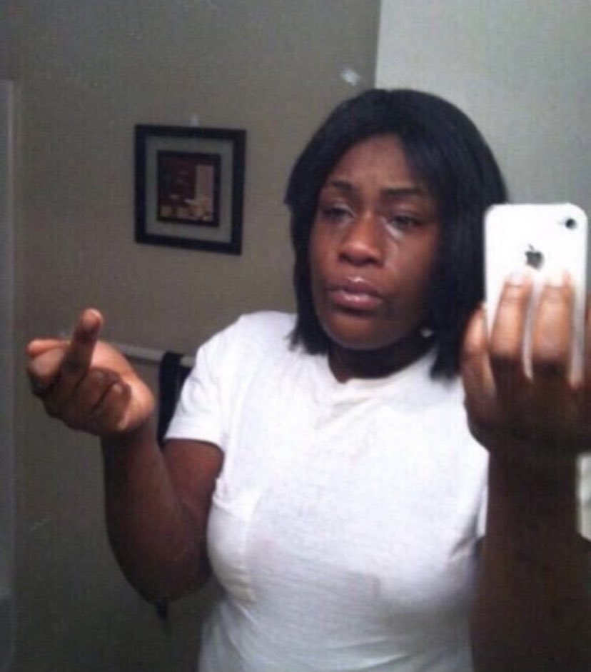 _harleycampbell's tweet photo. Me snapping team Snapchat when Snapchat finally works again https://t.co/604UVnqXIv