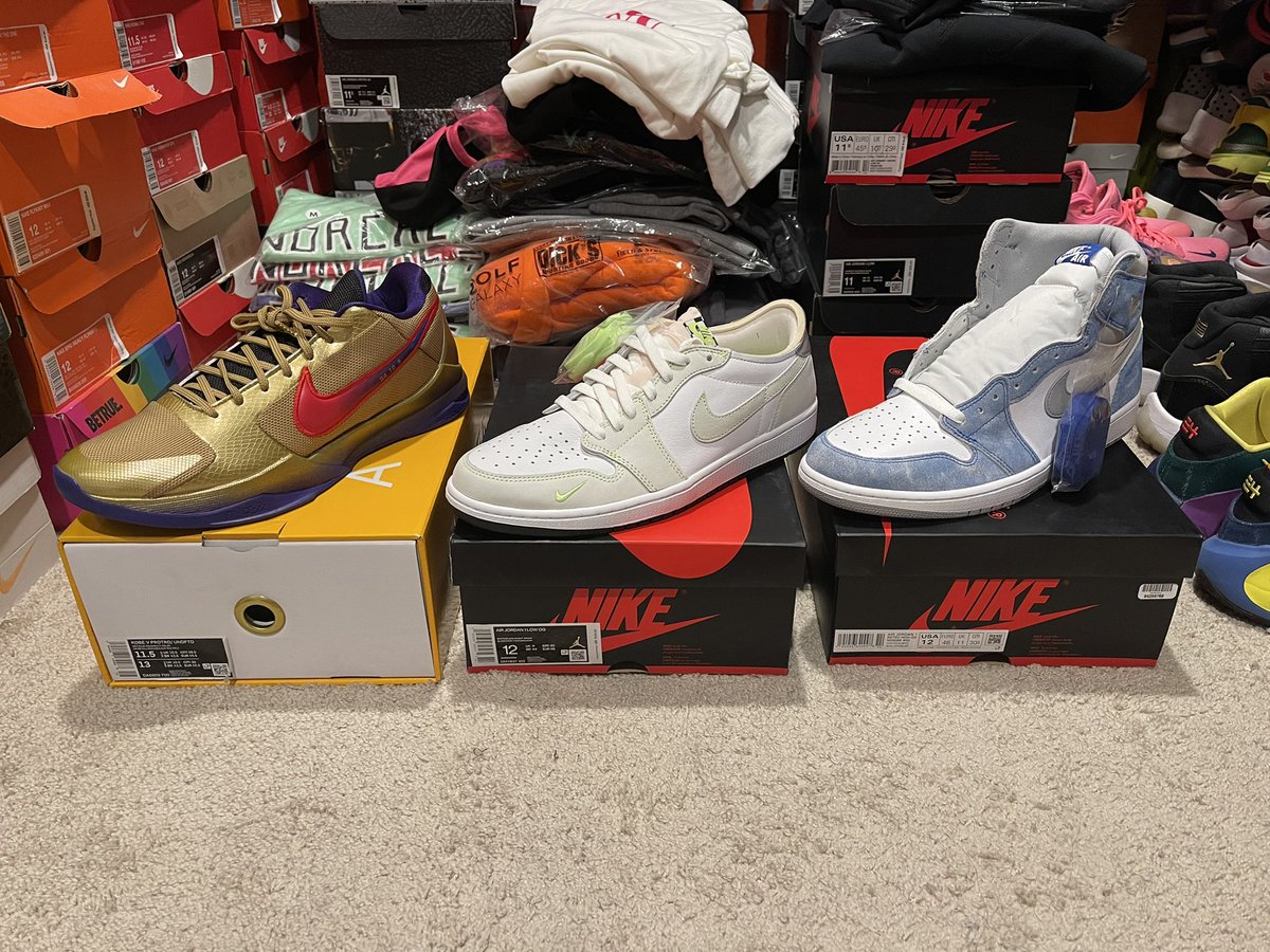 CoachT2NCD's tweet photo. It wouldn’t be a basketball trip, if I didn’t pick up some kicks this July. @Nike sign me 😂😂😂 #SomeNotPictured lol https://t.co/MBb8JngC1u
