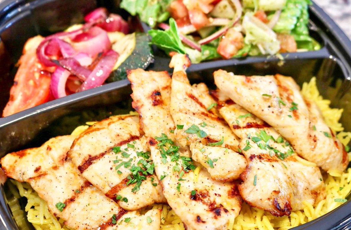 Take it to-go! A fresh Mediterranean meal awaits 🍽 Place your order directly from our website at pitaparlorchicago.com or order for delivery through grubhub #pitaparlor
.
.
.
#pitaparlorlogansquare #pitaparlorchicago #pitaparlorcatering #logansquarechicago #logansquarelife