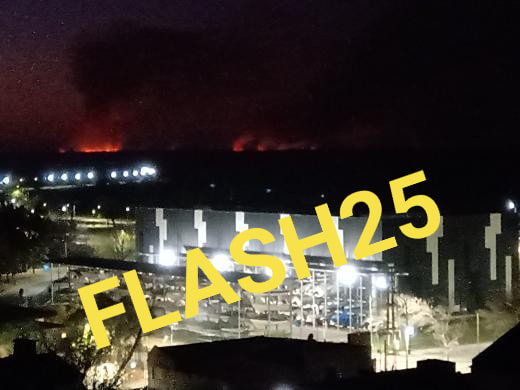 DaminMarino1's tweet photo. Es imposible respirar en San Nicolás en este momento a 3 km desde la costa hacia adentro de la ciudad, foto de #flash25 empezó la temporada de incendios de islas para el agronegocio @juancabandie https://t.co/XUfVixuAEd
