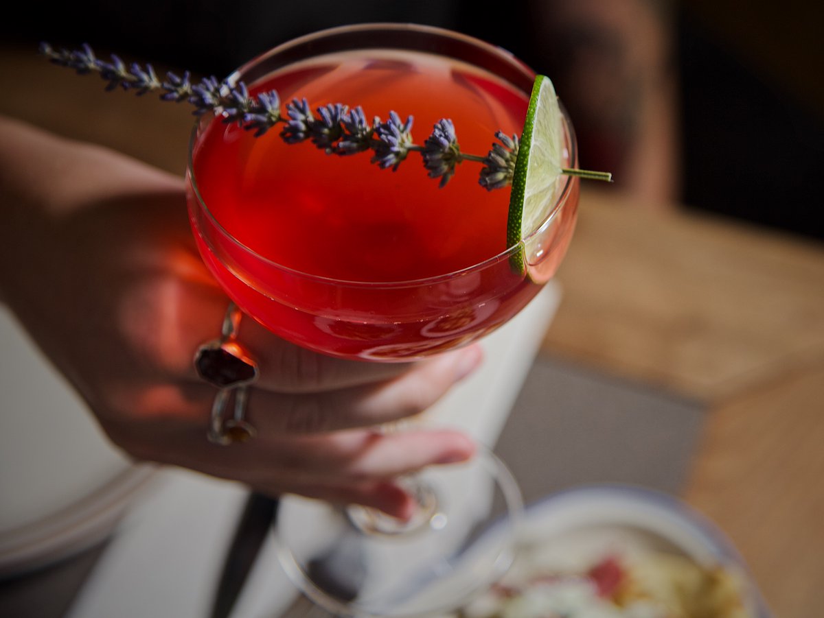 This is your sign to enjoy dinner and drinks at Movida tonight 😉👏