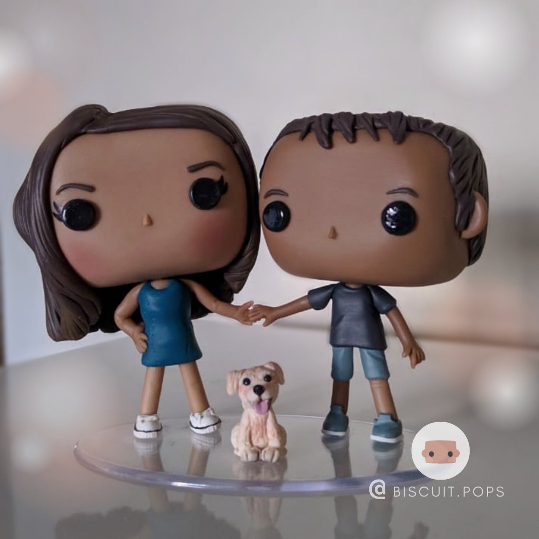 BiscuitPops's tweet image. Casal de popinhos personalizados feitos à mão em biscuit ❤️✋🏻✨

Tudo feito com carinho e do jeitinho que você imaginar ❤️

Link da minha lojinha: instagram.com/p/CR4iT5LNeyM/…