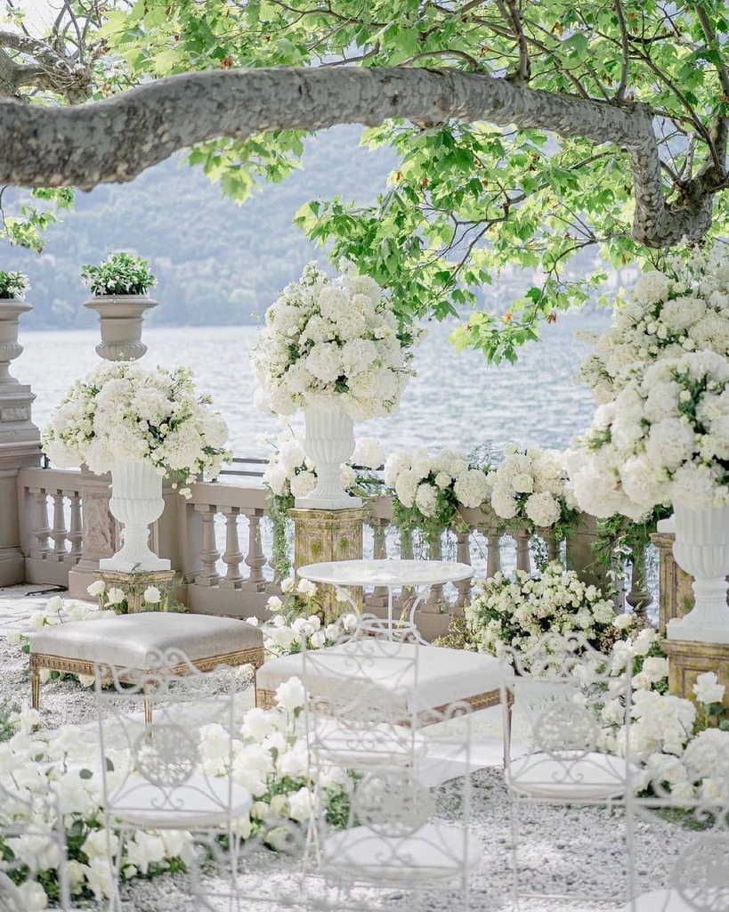 📸: @vincenzodascanio
​
​Absolutely pristine! Thinking of this breathtaking Lake Como wedding designed by @vincenzodascaniostudio! That's amore! 
​Venue: <a href="/mo_lagodicomo/">MO_LagodiComo</a>
​Photo: @davidbastianoni
​​​. 
​. 
​.
​#lagodicomo #italywedding #italyweddingphotographer #weddinginitaly …