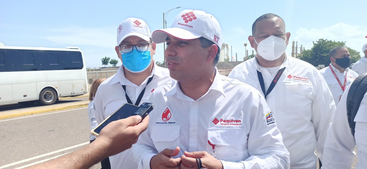 Hoy #29JUL el primer trabajador de la industria #petroquimica <a href="/tellechearuiz/">Rafael Tellechea</a> , recibió en  <a href="/pequivenamc/">Pequiven AMC</a> 20 nuevos autobuses que reforzarán las rutas internas y externas,gracias a los convenios con la República Popular #China .

#Pequiven887fm