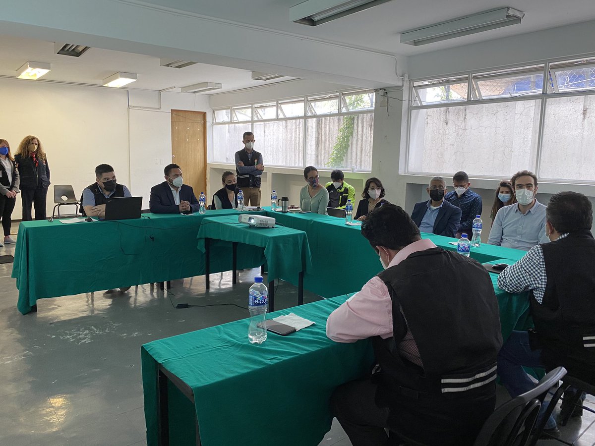LaSEMOVI's tweet photo. Hoy, con @CESVIMEXICO y @elpoderdelc, visitamos las instalaciones de @CENFESAC para supervisar y socializar el proceso de certificación para personas que conducen motocicleta.

Con cada una de la pruebas, las y los motociclistas fortalecerán sus habilidades de conducción. https://t.co/lLlbagEFb9