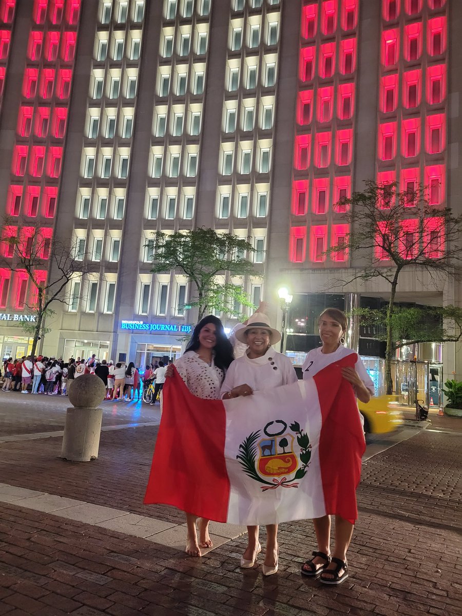 PaolaTorrebla10's tweet image. @bicentenariope_ #BicentenarioPeru Indianapolis Indiana iluminado por los 200 años del Perú. #CoreFoundation #IndianaLatinoExpo #PACI #TelemundoIndy #IPL2021