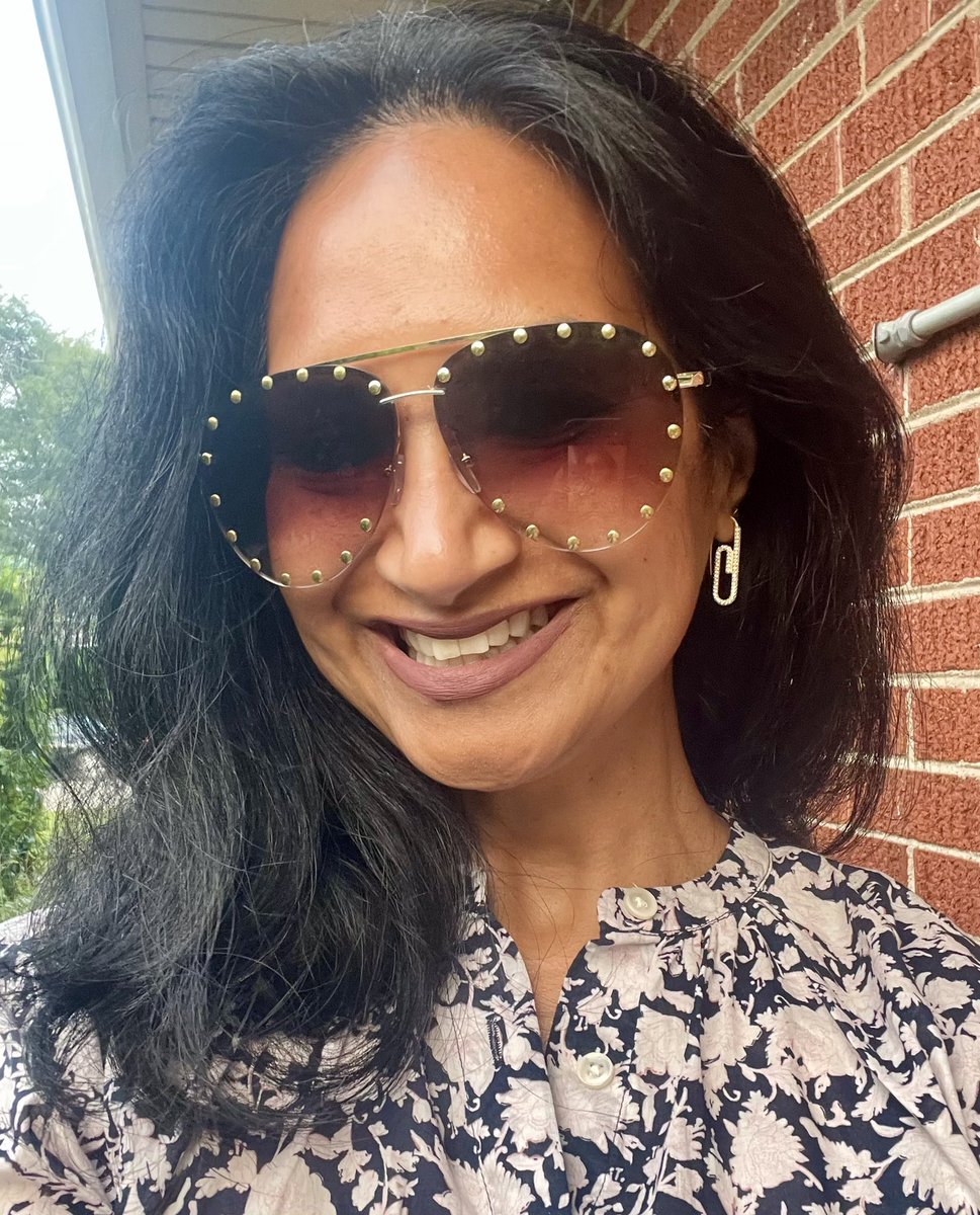 rummanahussain's tweet photo. @meriwether_c @Suntimes @bylaurenfitz @TinaSfon @Ashlee_Rezin @DeniseONeal5 Happy #LipstickDay to all you guys!! ❤️ I didn’t even know it was today but just put on 💄 a few minutes ago. Sorry, self promoting selfie included. https://t.co/KKmPY2lEeQ