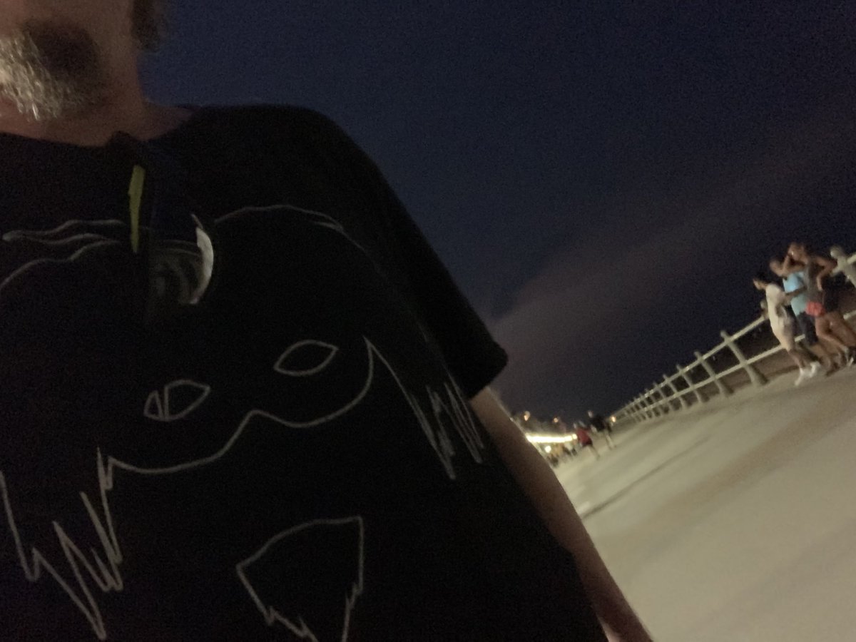BarryWhiteHansn's tweet photo. BWH on a boardwalk #dabeach https://t.co/11ZvRpMewi