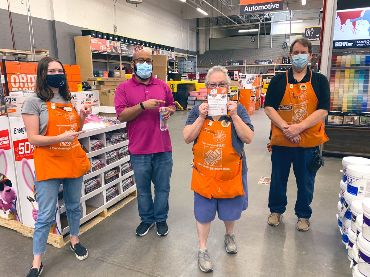 Huge shout out to paint associate Deb for being nominated the GET associate of the week by @BlankenshipSB! Thank you for everything you do Deb! Customers come back cause of you. #4040rocks @RLM4040 @RyanLHD4040 @hdrharv @4040Nights @Bendotts @StevenSciborski @WindyHovda @Go88les