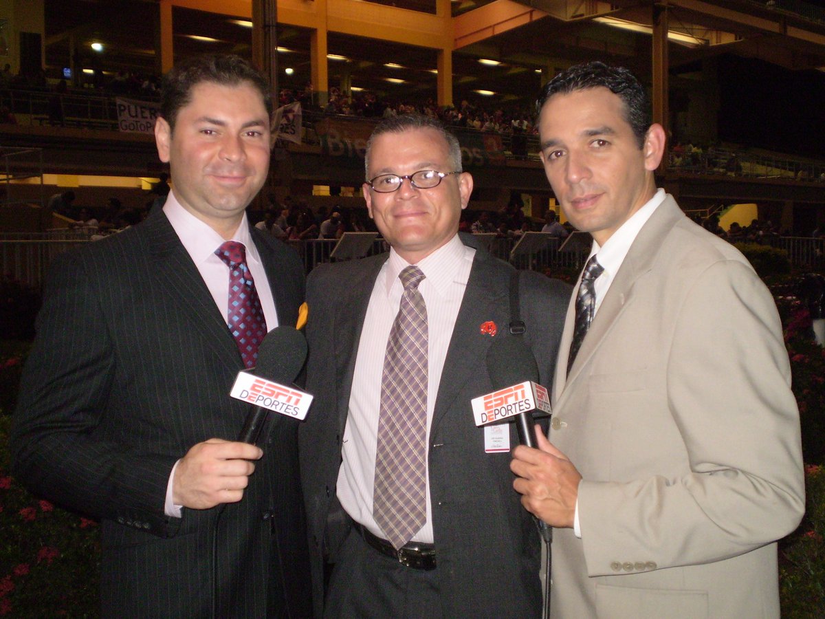 josearturo161s's tweet photo. #TBThursday @ESPNDeportes con la #RadioVenezolana #AMCenter RQ 910 AM junto a dos verdugos colegas y amigos, excelentes profesionales. @josefriverap y @laguiadelpool Trabajé con ambos en Venezuela. José Francisco en #RectaDeLasEmociones y David Mérida con Gustavo Ravell. https://t.co/TWVzHo7iGv