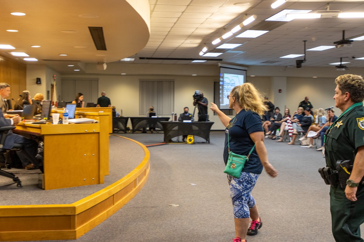NickPapantonis's tweet photo. Security has removed the Brevard County School Board members from the room over safety concerns. They were about to begin a debate over a potential mask mandate. Citizens -- anti-mask outnumbering pro-mask two to one -- have taken over the meeting. @WFTV https://t.co/xbIGAnU0PJ