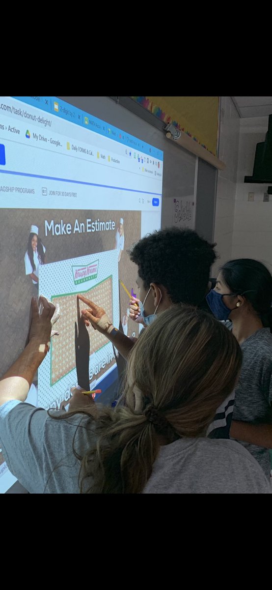MTL_Poolaw's tweet image. Estimating and problem solving has never been so fun! Summer moments that #MakeMathMatter #mathchat #ilovemyjob #HowManyDonuts @MakeMathMoments @MrOrr_geek