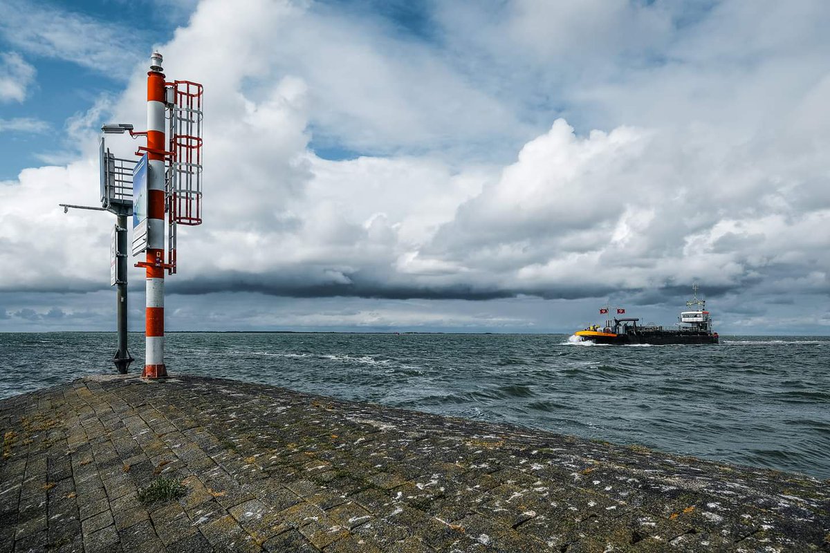Lekker briesje op Lauwersoog. <a href="/ItFryskeGea/">It Fryske Gea</a> <a href="/HolwerdaanZee/">Holwerd aan Zee</a> <a href="/waddentweets/">Waddenvereniging</a> <a href="/DSunsets/">DutchSunsets</a> <a href="/wadfotografen/">WADDENFOTO'S</a> <a href="/mooieluchten/">mooieluchten</a> <a href="/WerelderfgoedWZ/">Waddenzee Werelderfgoed</a>