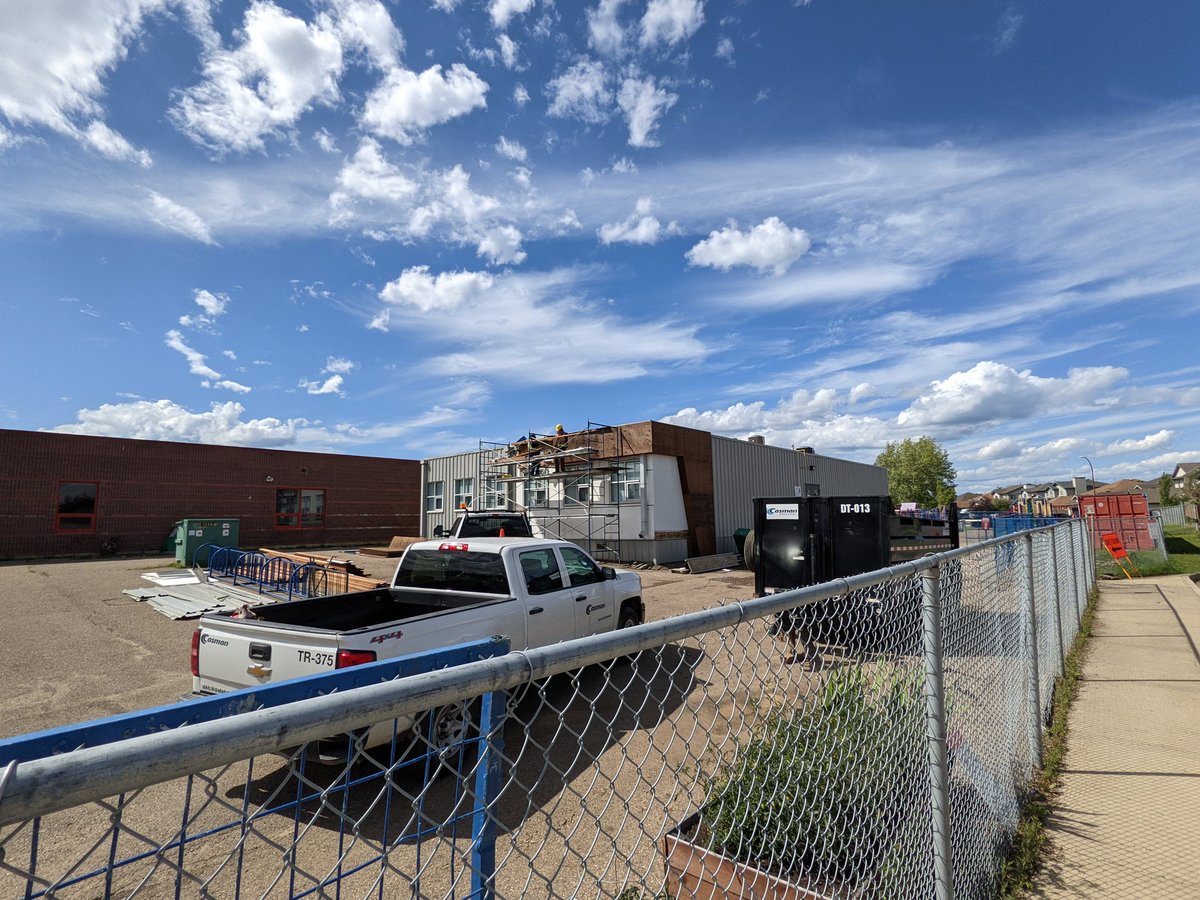 ChristianFMPSD's tweet photo. 🚧 Construction 🚧 is continuing at the school this week and looking great!

#frontentrancefacelift #fmChristian 
@FMPSD https://t.co/Y3UikB7hh2