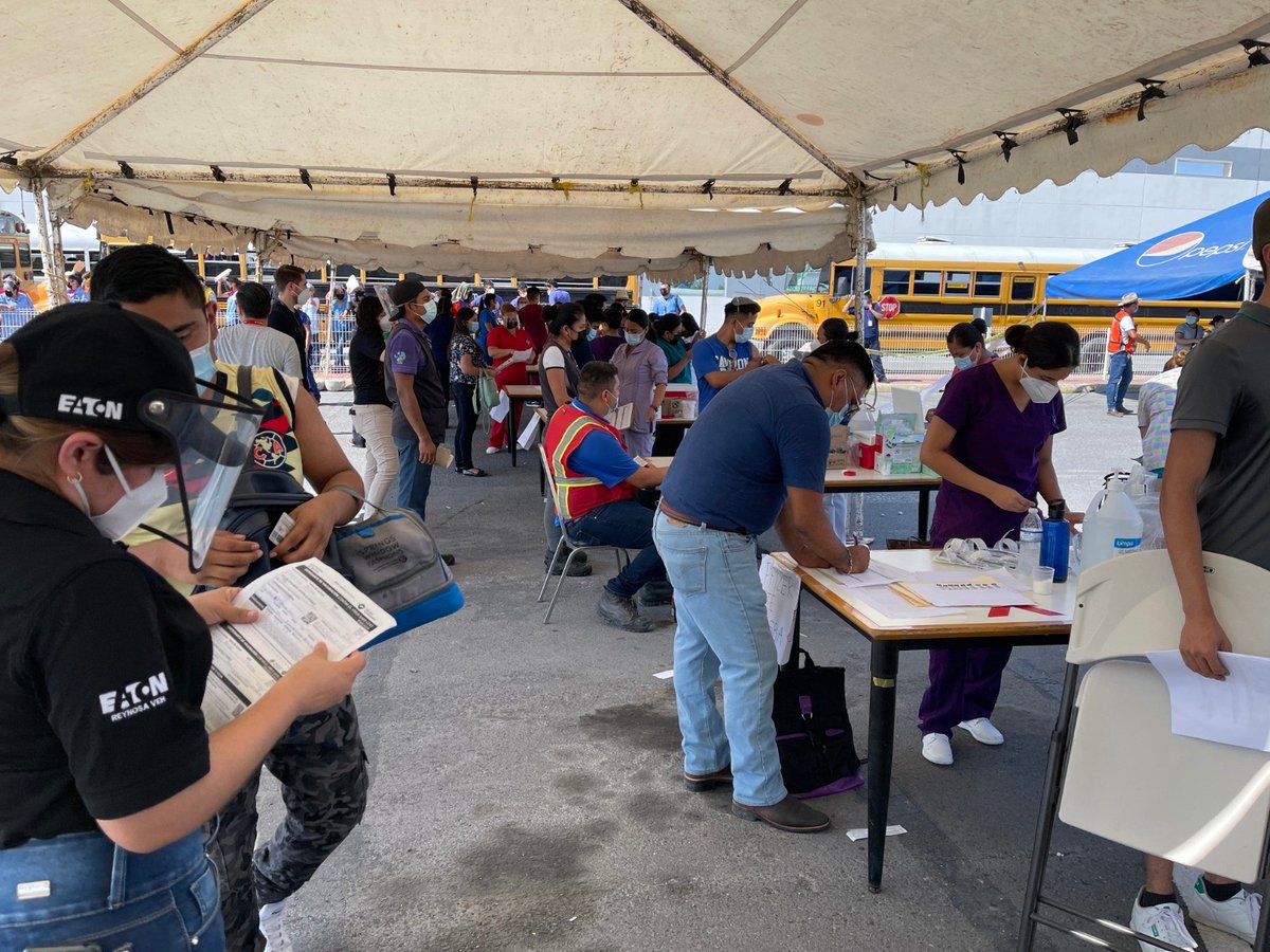 Mexican health and maquila industry officials begin vaccinating border residents | #RGV 

myrgv.com/featured/2021/…